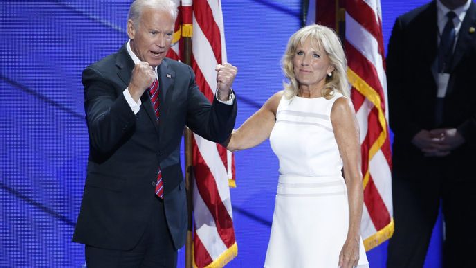 Sjezd demokratů ve Philadelphii: Joe Biden s manželkou Jill