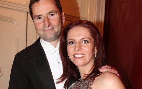 Moderátorský pár Nora Fridrichová (36) a Robert Záruba (45). Nora překvapivě přes pokročilé stadium těhotenství tančila.