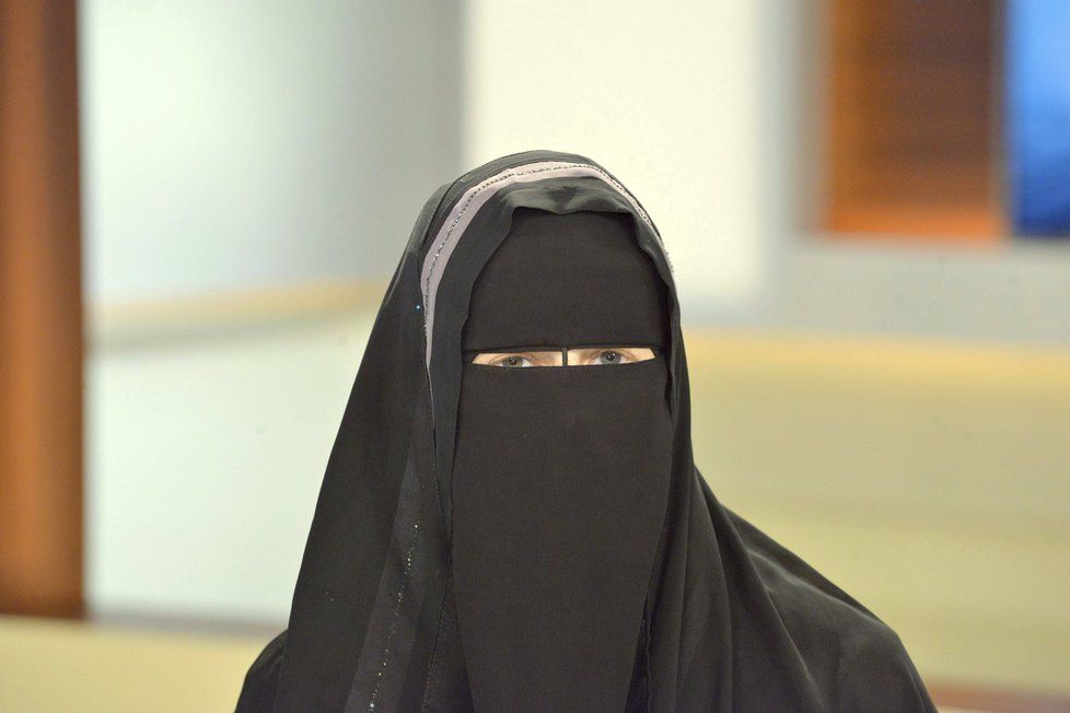 Muslimka v nikábu pobouřila svými výroky německou veřejnost