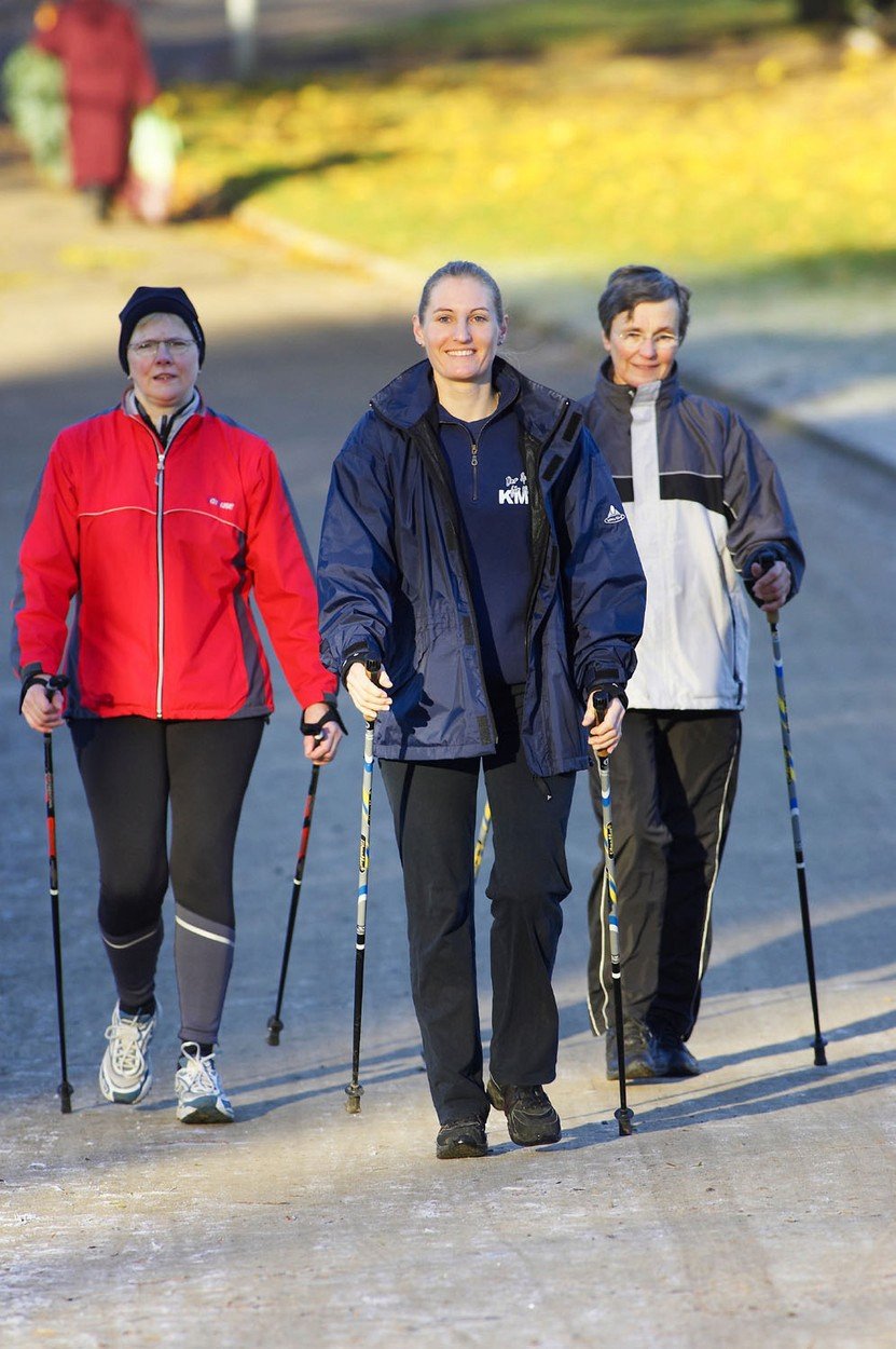 Nordic walking si získal po celém světě oblibu lidí nejrůznějšího věku.