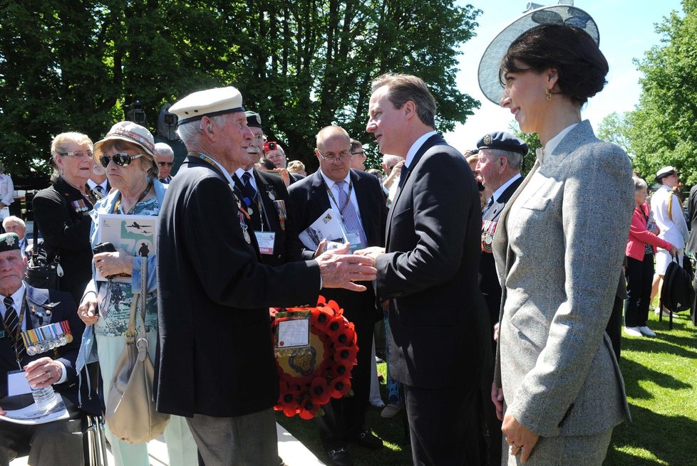 Vpravo opět Samantha Cameron, manželka britského premiéra