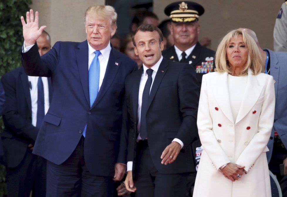 Prezident USA Trump a Macronovi na oslavách 75. výročí Dne D, (6.06.2019).