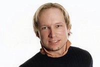 Šílenec Breivik si své vraždění natáčel?!