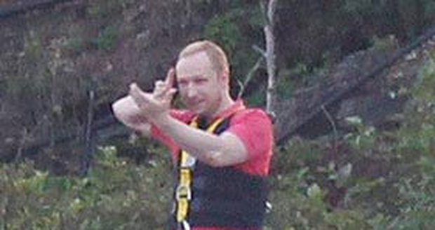 Masový vrah Breivik má přítelkyni! Prý je to skvělý člověk, říká zamilovaná Švédka