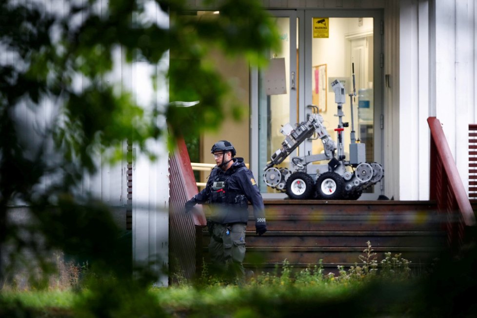 Nejméně jeden člověk utrpěl zranění při střelbě v mešitě poblíž norského hlavního města Oslo. (10.8.2019)