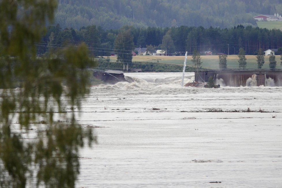 V Norsku se částečně zhroutila hráz přehrady na největší řece Glomma (9.8.2023).