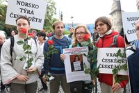 Klaus mladší na protestu proti norské sociálce: Norsko týrá české děti, bouřili lidé