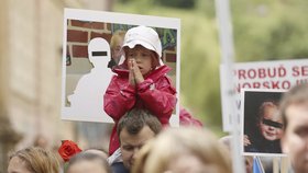 Protesty proti norské sociálce v Praze