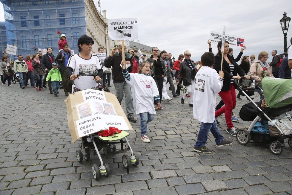 Protesty proti norské sociálce Barnevern v Praze