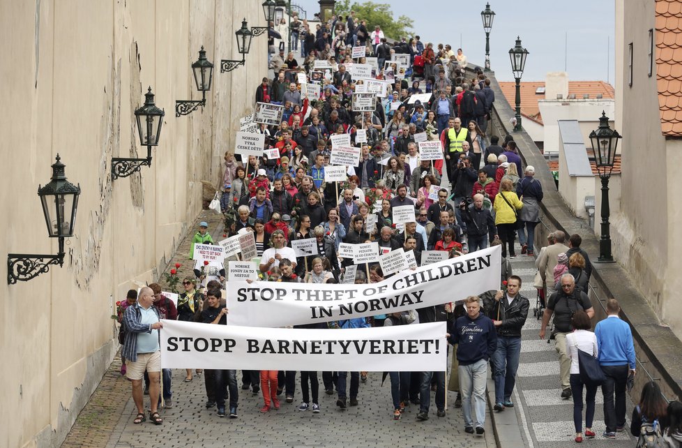 Protesty proti norské sociálce Barnevernet v Praze