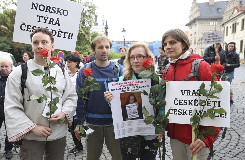 Protesty proti norské sociálce Barnevernet v Praze (květen 2015)
