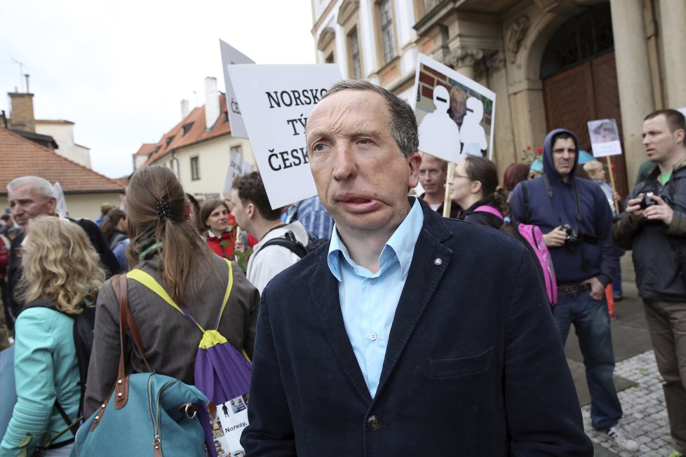 Loňský protest proti norské sociálce Barnevernet v Praze: Dorazil i Václav Klaus jr.