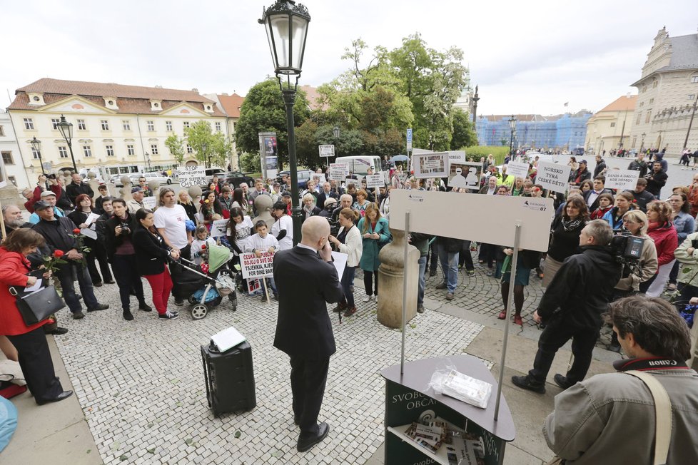 Protesty proti norské sociálce Barnevern v Praze