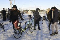 Migranti na kole „zatápí“ Norsku. Seveřané viní ruskou mafii a tajnou službu