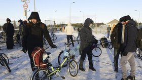 Do Norska proudí uprchlíci přes Rusko, díky mezeře v zákoně se do země mohou dopravit na kolech.