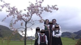 Norská sociálka Barnevernet odebrala pět dětí norsko-rumunské rodině Bodnariů.