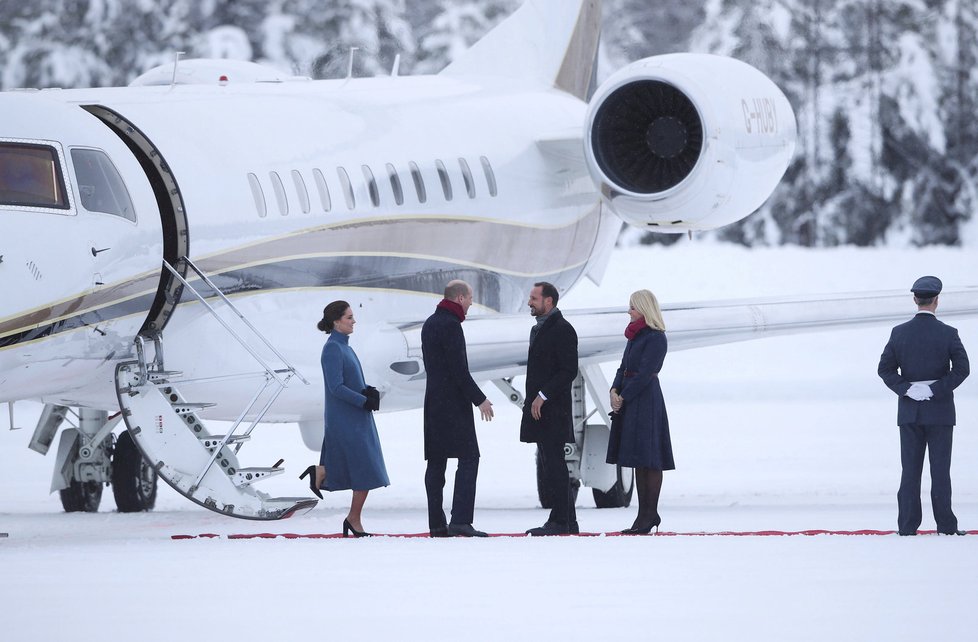 Princ William a vévodkyně Kate dorazili do Norska.