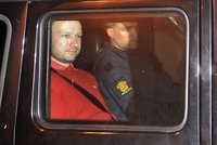 Breivik (32): Při vraždění byl na drogách!