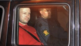 Anders Behring Breivik je odvážen ze soudního jednání