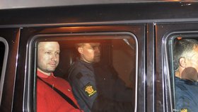 Anders Behring Breivik je odvážen ze soudního jednání