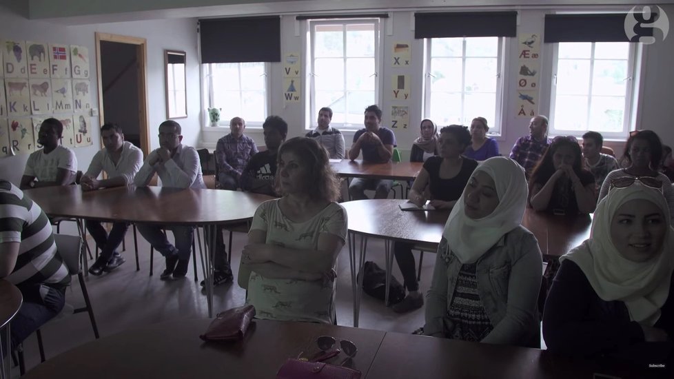 Sexuální výchova uprchlíků v Norsku: „A to jako nemáme civět na ženy v krátké sukni?“ diví se migrant