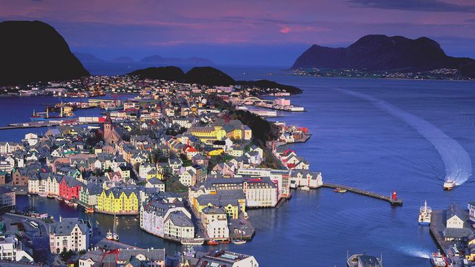 Originální město, které se nepodobá žádnému jinému v Norsku. Dnes je Alesund architektonickou perlou Norska.