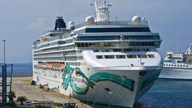 Výletní loď společnosti  Norwegian Cruise Line podobná té, která nechala Kevina s přítelkyní uvězněné v Havaně