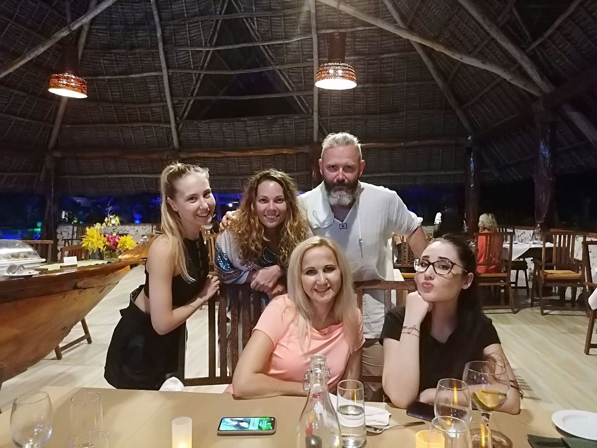 Poslední večeře na Zanzibaru s Grossovými