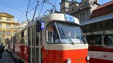 Prahou projely legendární tramvaje T3. Nostalgická linka 23 spustila provoz