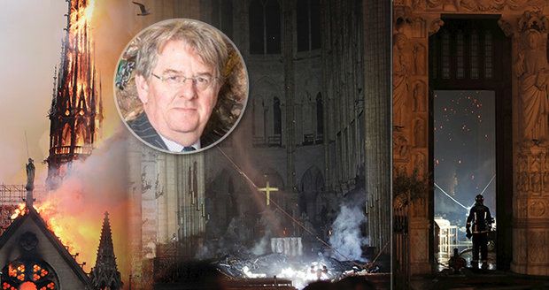 Dým od oltáře a déšť jisker: Svědek popsal apokalypsu uvnitř katedrály Notre-Dame