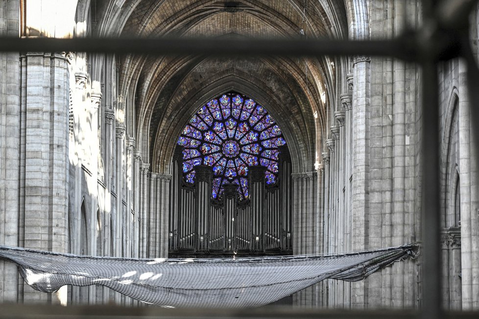Stav katedrály Notre-Dame tři měsíce po požáru