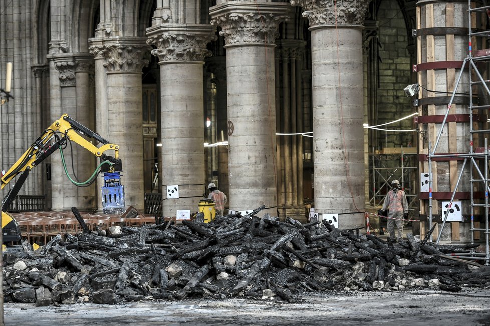 Stav katedrály Notre-Dame tři měsíce po požáru