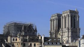 Vyhořelá katedrála Notre-Dame.