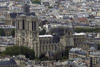 Notre-Dame se může zřítit klidně příští týden, varuje architekt před klenbou