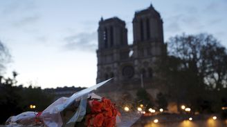 Na opravu katedrály Notre-Dame se už sešla skoro miliarda eur