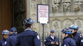 Policisté katedrálu evakuovali