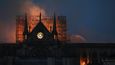 V pařížské katedrále Notre-Dame vypukl požár