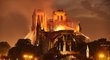 Neštěstí. Gotickou katedrálu Notre-Dame v Paříži zachvátily v pondělí večer plameny.