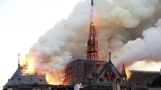 Střechu Notre-Dame mohl podpálit zkrat, soudí vyšetřovatelé