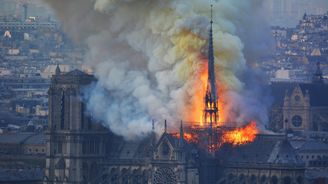 Miliardáři zachraňují Notre-Dame. Francouzští boháči již na opravu chrámu darovali přes 15 miliard korun