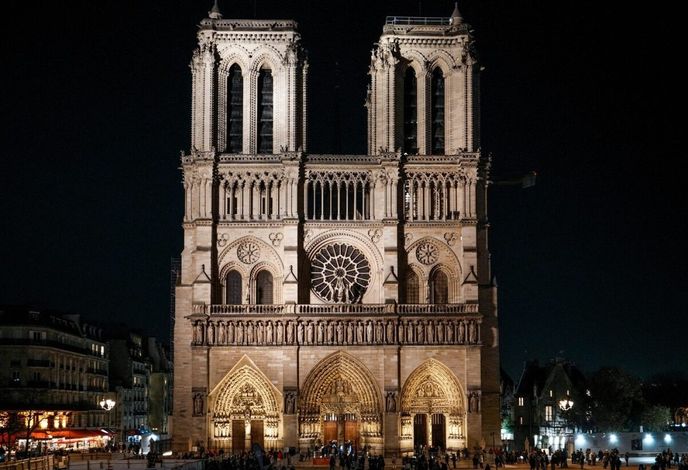 Rekonstrukce byla financovaná z darů ve výši 843 milionů eur. Snímek z prosince 2025 Rekonstrukce byla financovaná z darů ve výši 843 milionů eur. Snímek z prosince 2025