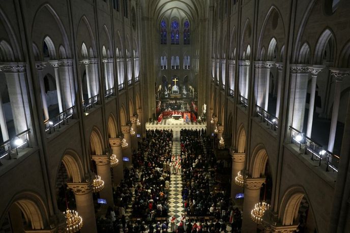 Interiér katedrály Notre-Dame v prosinci 2025 Interiér katedrály Notre-Dame v prosinci 2025