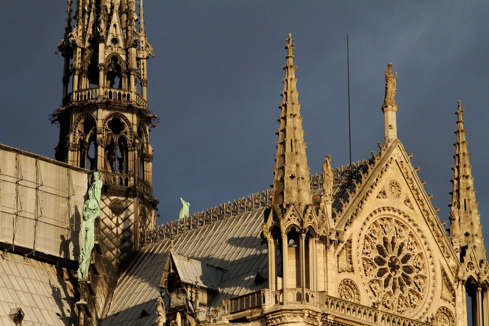 Katedrála Notre-Dame v Paříži je velmi frekventovaným místem.