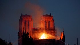 Slavná pařížská katedrála Notre-Dame začala 15. 4. 2019 masivně hořet.