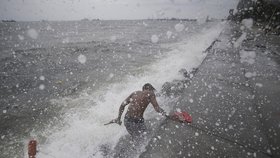 Tajfun Noul na Filipínách zabíjel.