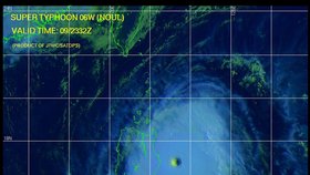 Tajfun Noul na záběru z družice.