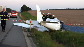 Ultralight ztroskotal na dálnici D1 u Jihlavy. Pilot i pasažér zemřeli. Ultralight ztroskotal na dálnici D1 u Jihlavy. Pilot i pasažér zemřeli.