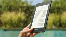 Nová čtečka Kindle Paperwhite odolá vodě, takže si můžete číst i ve vaně 