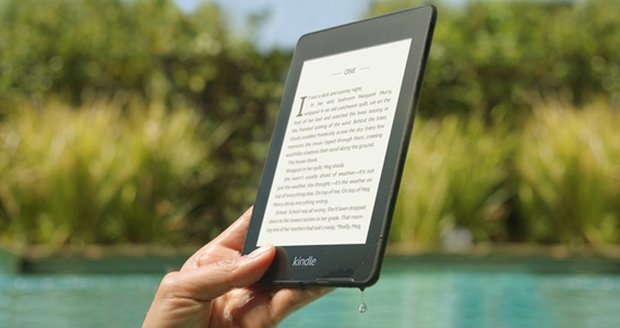 Nová čtečka Kindle Paperwhite odolá vodě, takže si můžete číst i ve vaně 