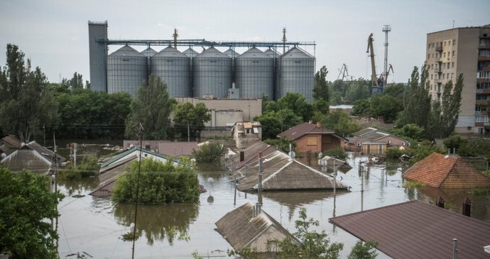 Evakuace obyvatel ze zatopené Nové Kachovky (8.6.2023)